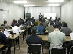 サイト戦略講演中の富岡代表
